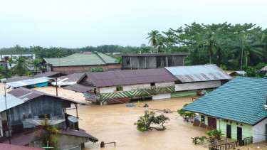 Banjir menggenangi jalan dan pemukiman di Aceh Tamiang