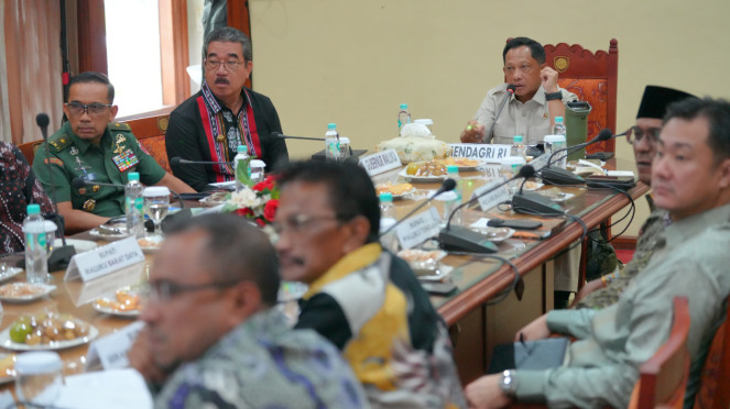 Mendagri Tito saat Rapat Koordinasi Kepala Daerah se-Provinsi Maluku Tahun 2025