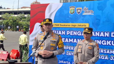 Kabid Humas PMJ, Kombes Pol Budi Hermanto (tengah)