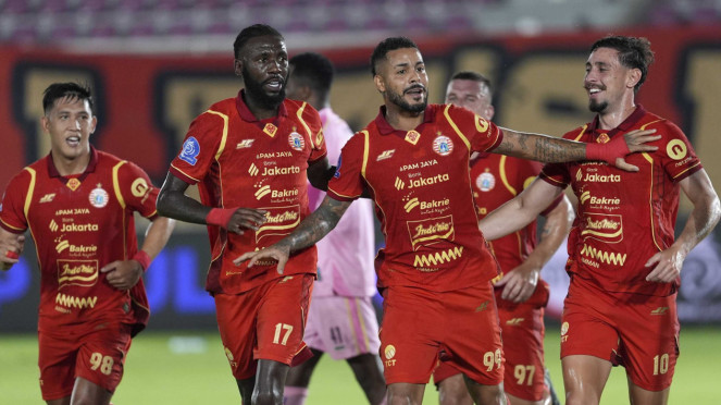 Pemain Persija Jakarta, (kiri-kanan) Eksel, Allano, Maxwell dan Gustavo Franca