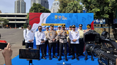 Kapolda Metro Jaya, Irjen Pol Asep Edi Suheri (tengah)