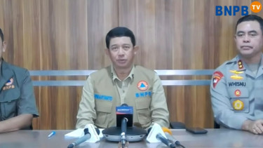 Kepala BNPB, Letjen TNI, Sudaryanto (tengah)