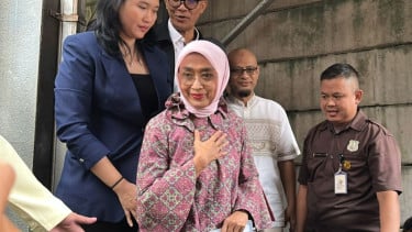 Mantan Dirut ASDP Ira Puspadewi menghirup udara bebas