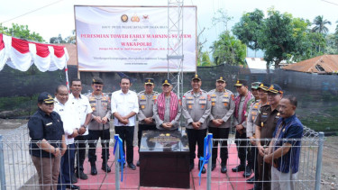Wakapolri Komjen Dedi Prasetyo meresmikan early warning system gunung Lewotobi