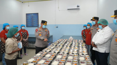 Wakapolri Komjen Dedi Prasetyo meninjau SPPG Polri di NTT