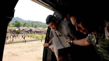 Gubernur Sumatera Utara Bobby Nasution kirim bantuan ke Tapteng via udara