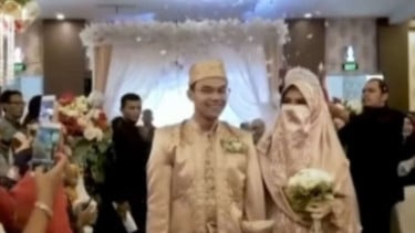 Momen pernikahan Insanul Fahmi dan Wardatina Mawa