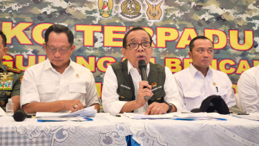 Menko PMK, Pratikno (tengah)