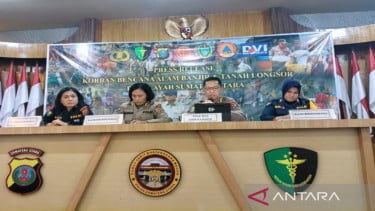 Vice DVI Commader Polda Sumut Kombes Pol Taufik Ismail (kanan kedua)
