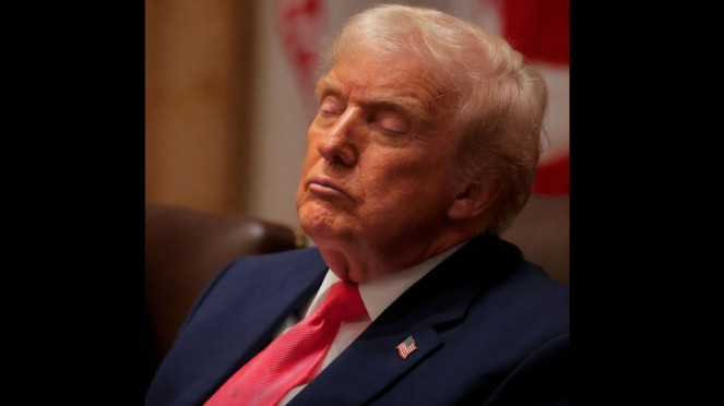 Presiden AS Donald Trump tertidur saat rapat kabinet