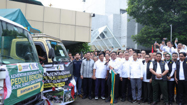 Mentan Amran Lepas 207 Truk Bantuan Bencana Banjir Sumatera