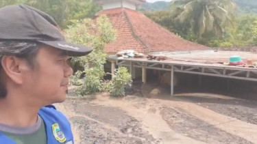 Masjid di Lumajang diterjang lahar Semeru, Lumajang, Jatim