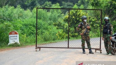 Tentara Kamboja berjaga di kawasan perbatasan Oddar Meanchey, Kamboja
