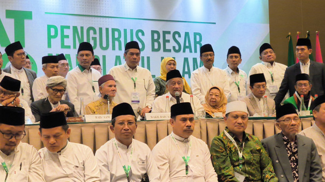 Rapat pleno PBNU menetapkan KH Zulfa Mustofa sebagai Pj Ketum PBNU 