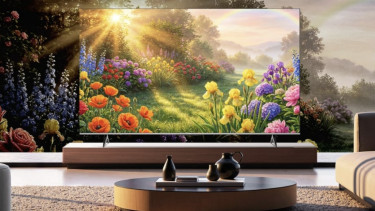 QLED TV, 1. QLED: Reproduksi Lebih dari Satu Miliar Warna Cerah dan Akurat, 2. HDR 10+: Kecerahan Maksimal dan Detail Bayangan yang Luar Biasa, 3. AiPQ Processor: Otak Cerdas yang Mengoptimalkan Gambar Secara Real-Time, 4. HVA Panel: Kontras Tinggi dan Sudut Pandang Lebih Luas, 5. 120Hz VRR Game Accelerator: Refresh Rate Tinggi untuk Gaming Mulus