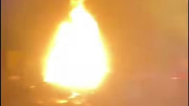 Warung dan motor di bakar di Kalibata
