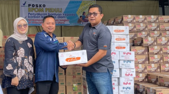 Bantuan diserahkan langsung oleh Kary JAPFA Sumut