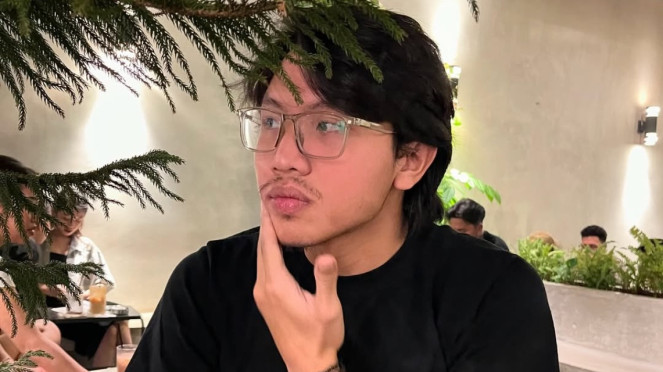 Muhammad Adimas Firdaus atau Resbob.