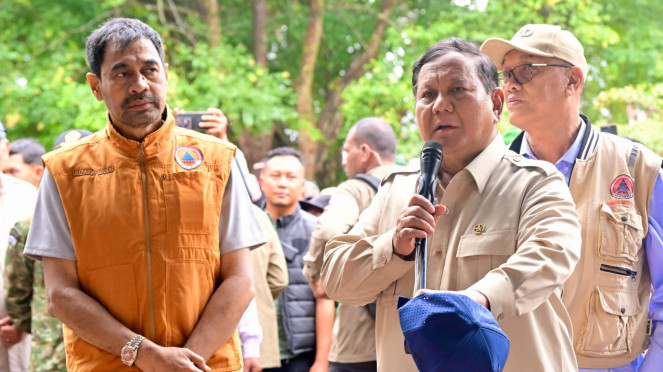 Presiden RI Prabowo Subianto mengecek posko pengungsian di Bener Meriah