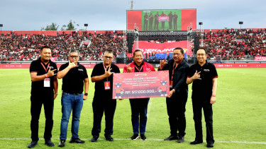 Donasi penjualan merchandise Soekarno Cup 2025 dan sumbangan suporter untuk korban bencana di Sumatera