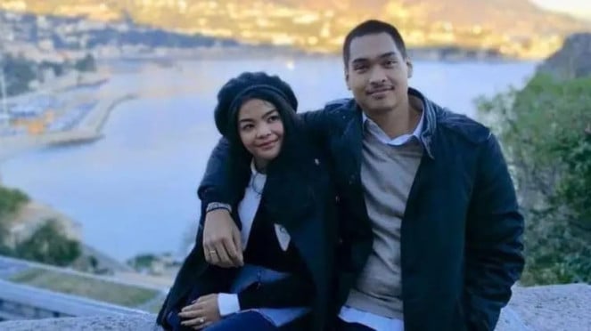 Dito Ariotedjo dan istri, Anggota Komisi VIII DPR RI dari Fraksi Golkar, Atalia Praratya,, Kaleidoskop 2025: 6 Isu Selingkuh Artis Paling Heboh, Ada yang Punya Video Panas!, Mantan Menpora Dito Ariotedjo Bantah Artis Berinisial DK Jadi Pemicu Perceraiannya, Ridwan Kamil-Atalia Praratya Tak Bertemu di Sidang Perdana Cerai Karena...