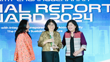 Direktur BCA Syariah, Ina Widjaja (tengah).