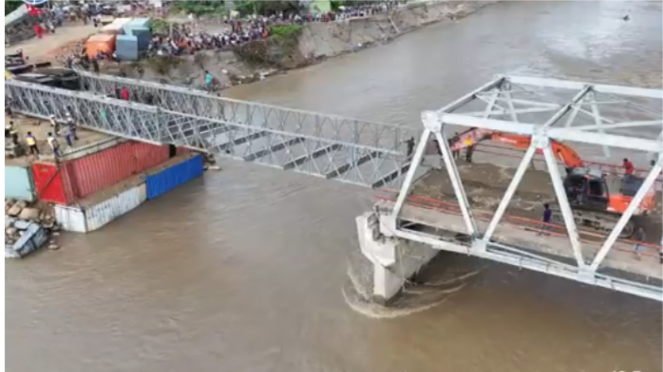Proses pengerjaan Jembatan Bailey Teupin Mane Aceh