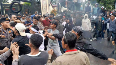 Demo di Polda Maluku Ricuh