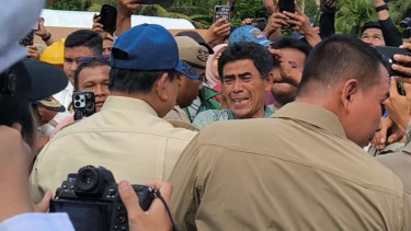 Tangis warga Agam pecah saat Presiden Prabowo tinjau posko pengungsian