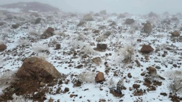 Salju tebal di pegunungan Al Lawz, Tabuk, Arab Saudi