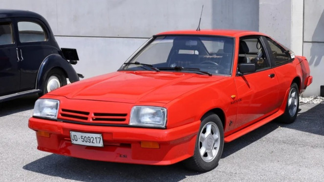 Mobil Klasik Opel Manta