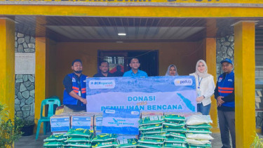BCA Syariah menyerahkan donasi di Lhokseumawe, Aceh.