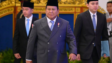 Presiden Prabowo Subianto (tengah)