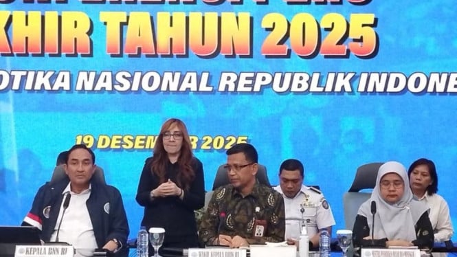Kepala BNN Suyudi Ario Seto (kiri) dalam konferensi pers di Gedung BNN