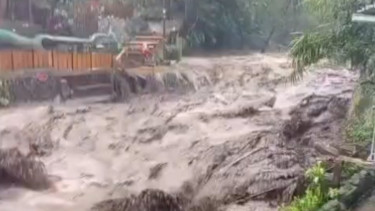 Banjir Bandang di Kawasan Wisata Guci Tegal, Jawa Tengah