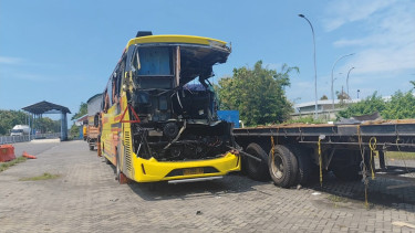 Kondisi bus PO Cahaya Trans yang kecelakaan di Jalan Tol Semarang