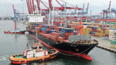 Kapal MV Hai Yun sandar di Terminal Operasi 3 IPC TPK Tanjung Priok, Jakarta Utara.