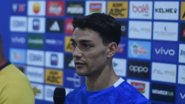 Bek Persib Bandung Federico Barba, 1. Federico Barba Diincar Pescara, Persib Terancam Kehilangan Pilar Lini Belakang, 2. Gol Dianulir dan Dua Kartu Merah, Rizky Ridho Kecewa dengan Kualitas Super League karena Wasit, 3. Gol Persija Dianulir-Dua Pemain Diusir Wasit, Allano Lima: Liga Aneh!, 4. Gol Persija ke Gawang Semen Padang Dianulir VAR, Andre Rosiade Sindir Jakmania: Yang Protes Lapor Ferry Paulus!