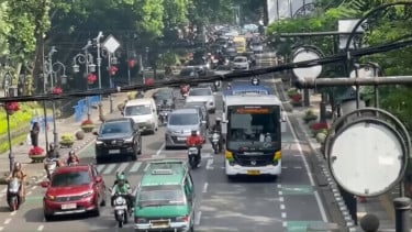 Kota Bandung mulai dipadati wisatawan dan mobil pribadi