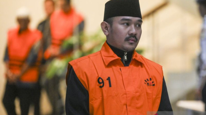 KPK Tahan Bupati Bekasi, Ade Kuswara Kunang (ADK)