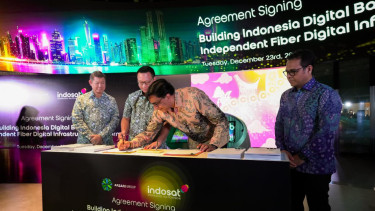 Indosat Ooredoo Hutchison (IOH) bersama konsorsium yang terdiri dari Arsari Group dan Northstar Group menandatangani perjanjian investasi pembentukan perusahaan patungan (joint venture) untuk membangun platform serat optik digital di Indonesia, FiberCo.