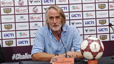 Pelatih Dewa United Jan Olde Riekerink