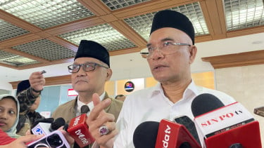 Ketua Komisi VIII DPR RI, Marwan Dasopang (kanan)