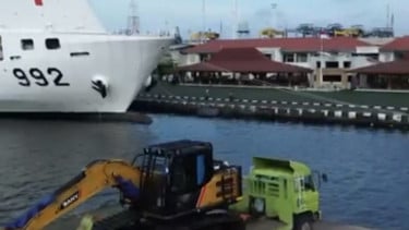 Pengiriman eskavator untuk penanganan bencana di Aceh