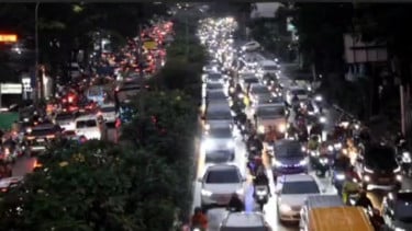 Ratusan kendaraan masuk ke Kota Bandung jelang Natal dan Tahun Baru 2026