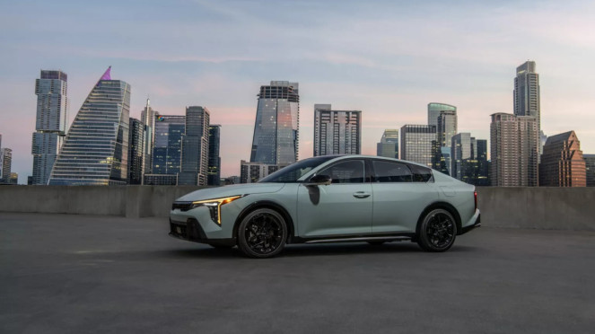 Mobil Sedan Kia K4