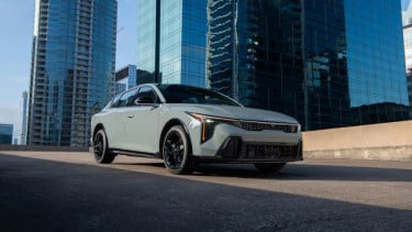 Mobil Sedan Kia K4