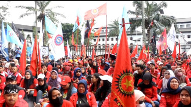 Ribuan Buruh Se-Jawa Barat Demo di Gedung Sate, Bandung, Jawa Barat