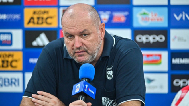Pelatih Persib Bandung, Bojan Hodak, 1. Pelatih Valencia Meninggal bersama 3 Anaknya dalam Kecelakaan di Perairan Bali, 2. Pengakuan Bojan Hodak Usai Persib Hajar PSM Makassar, 3. PSSI Awards 2026 Tanpa Kategori Pelatih Terbaik, Warganet: Takut STY Menang, 4. Segini Gaji John Herdman di Timnas Indonesia, Tembus Rp670 Juta per Bulan