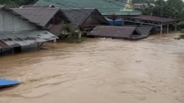 Kondisi banjir bandang menggenangi ratusan rumah warga di Balangan, Kalsel
